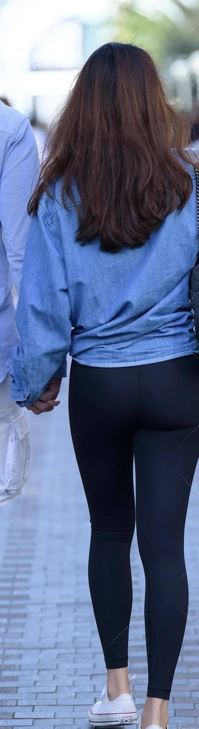 身形|身形修长的打底裤美女，让身形美感提升，非常实用