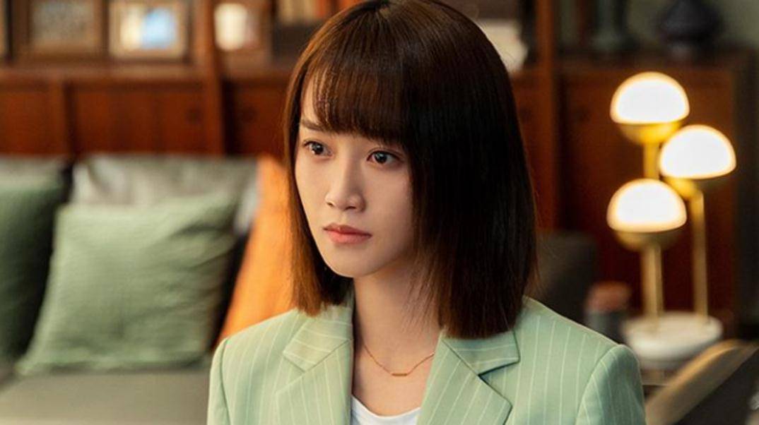 滑铁卢|冯小刚新剧惨遭滑铁卢！老戏骨加盟后，反衬得女主蓝盈莹成败笔