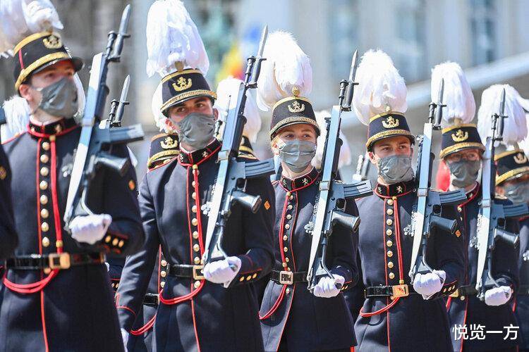 原创比利时庆典活动女王储可妩媚可飒爽老国王私生女高调上看台