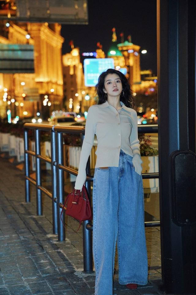 老公|姚笛真嫁对了，机场老公独自推行李，她只负责美