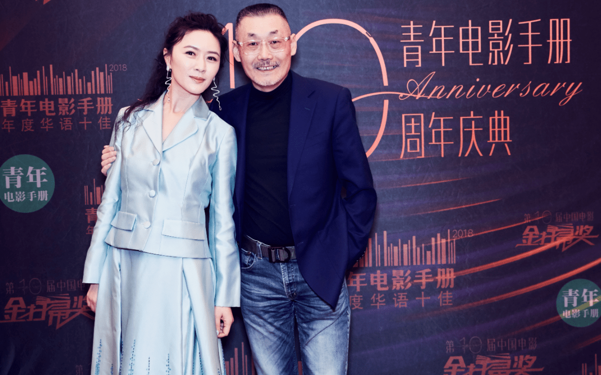 耳环|田海蓉气质绝了！五官立体，身材凹凸有致，穿黑色连衣裙高贵优雅
