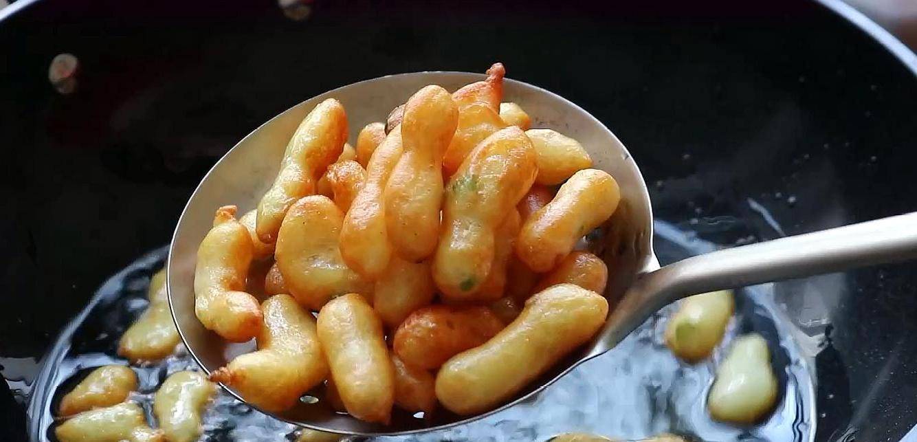 做法|土豆这样做实在太好吃了，饭店都吃不到，外酥里糯，葱香浓郁