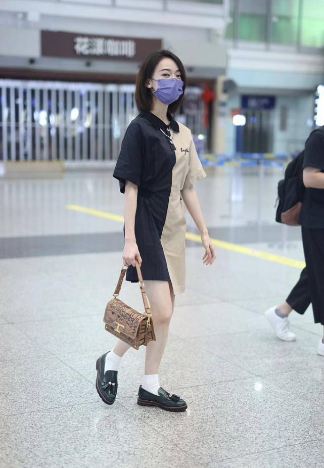 中年人|吴谨言一身“阴阳衫”走机场,弄着中年人的发型,但却一点不显老