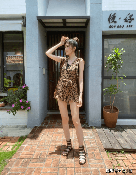 林志颖|陈若仪拍照把C位让给婆婆，穿工装连体裤甘愿站边上，照样有气场