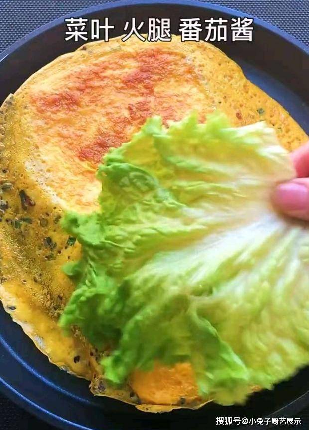 美食|明天早餐吃什么，来试一下这个特色早餐，2块馒头1块火腿1张生菜