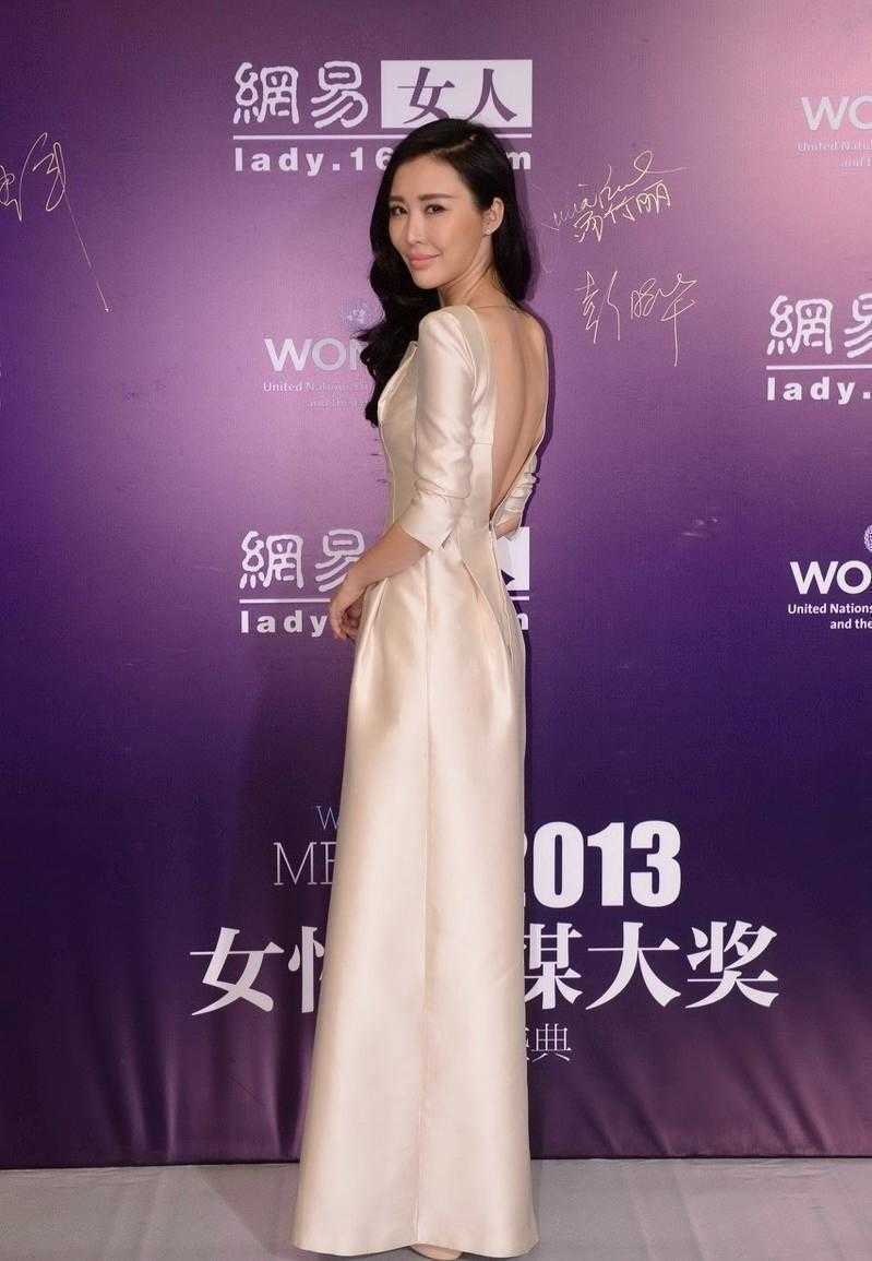 田朴珺|田朴珺才是“商圈”女神,穿礼服亮相,由内而外散发出高雅气质