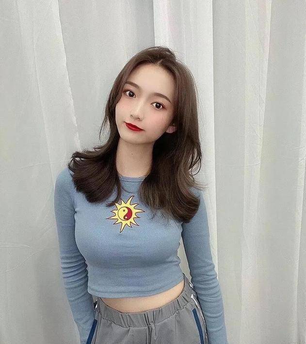 发型|换季也该换发色了，今天夏天流行巧克力色，显白不说还提升气质