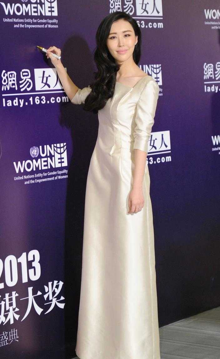 田朴珺|田朴珺才是“商圈”女神,穿礼服亮相,由内而外散发出高雅气质