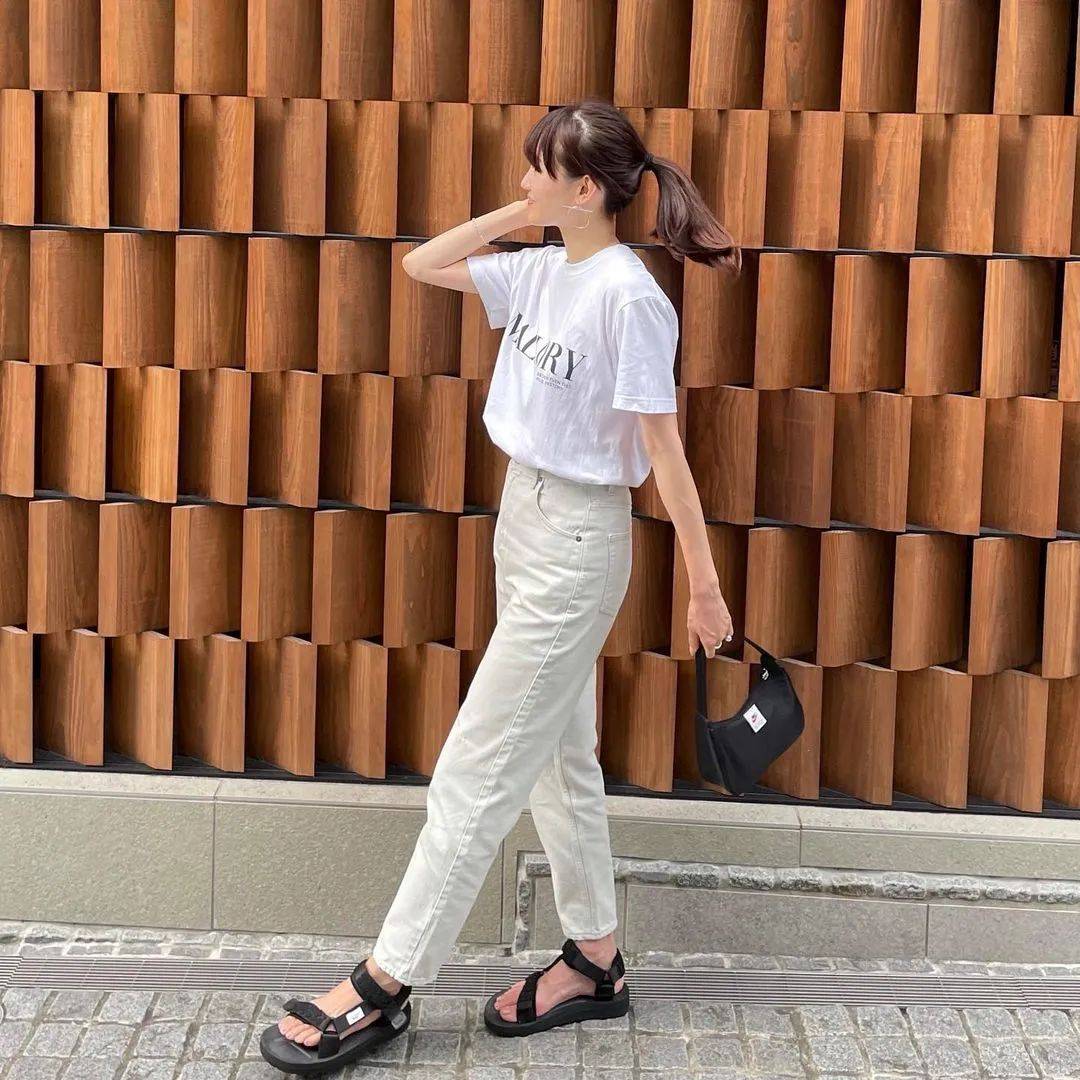 职场|我也想和她一样整个夏天都穿T恤 | 博主推荐
