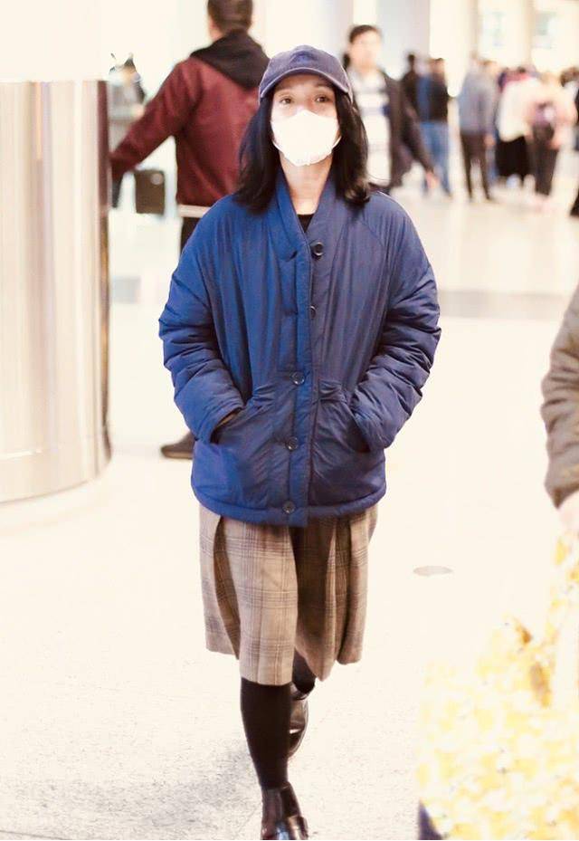 什么|周迅这身“奶奶衫”真时髦，款式简单有型，这气质看着就招人喜欢