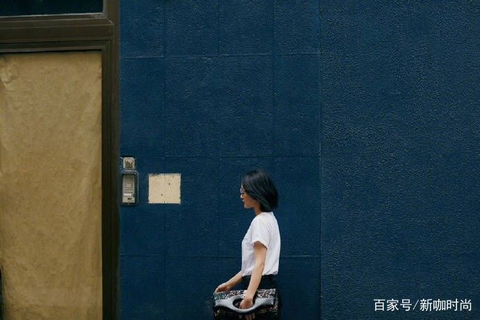 毛衣|周迅放大招！2套时尚毛衣尽显霸气，“大妈买菜包包”亮了！