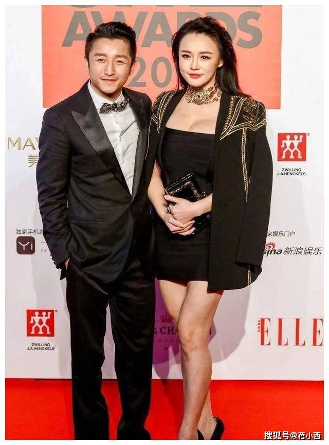 黑色|冉莹颖的3D身材根本藏不住，一身紧身打扮走机场，曲线让人羡慕