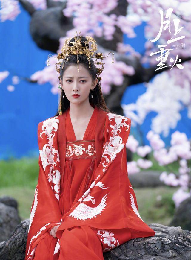 演技|《镜双城》杀青了，曾被预测会大火的陈钰琪，她的作品都扑了