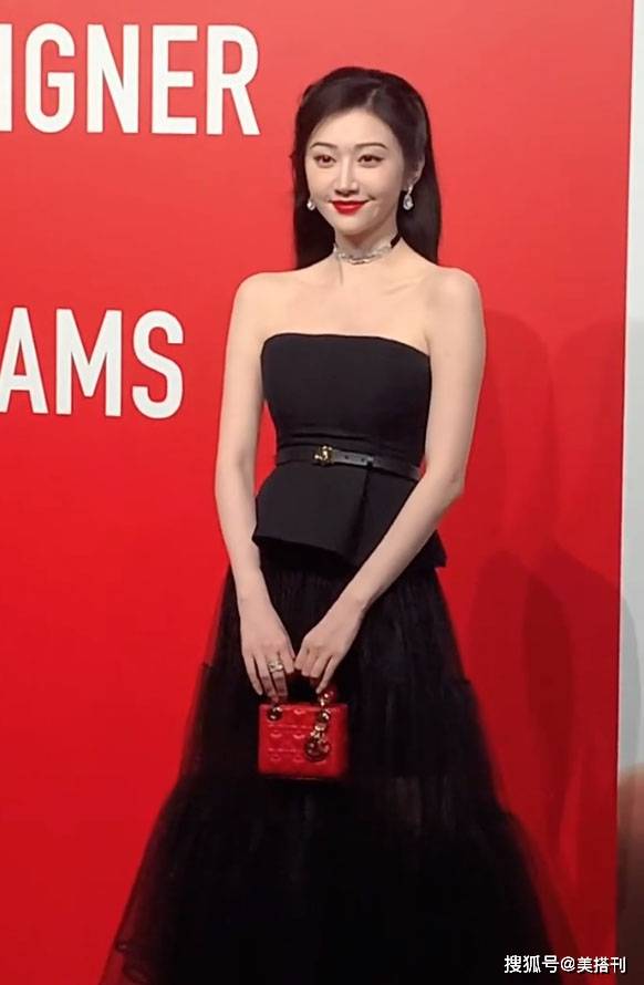 黑色|赵丽颖真厉害！和景甜王丽坤等未婚女星同框，丝毫不输年轻气质佳