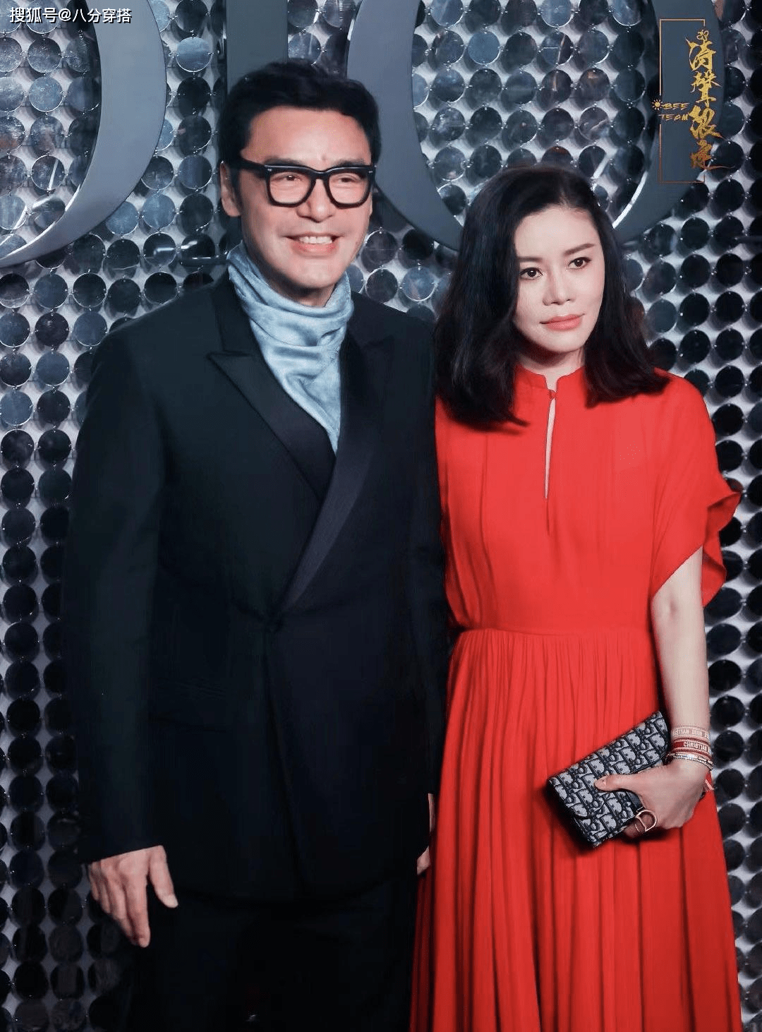 黑色|钟镇涛小娇妻范姜真洋气,一袭白色连衣裙优雅温柔,气质惊艳