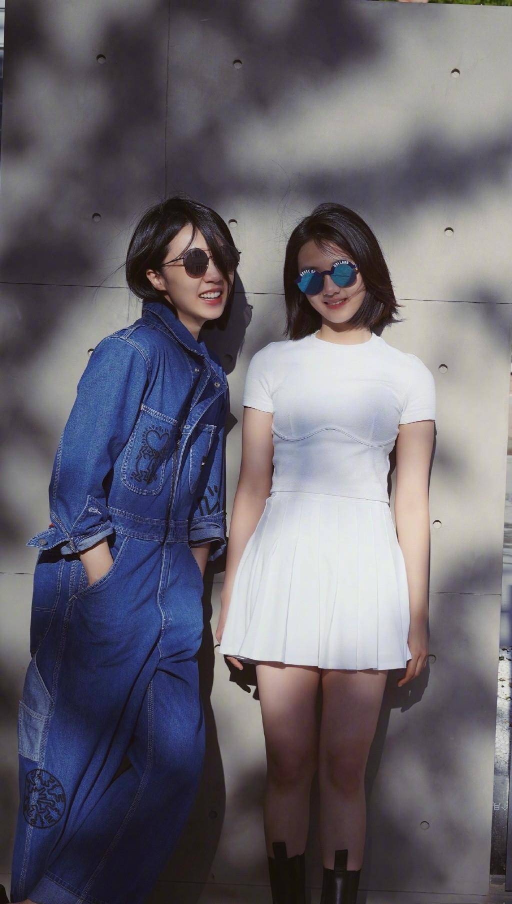 黄磊|黄磊后继有人，170女儿穿短装妈妈面前秀身材，15岁有妈妈同款腿