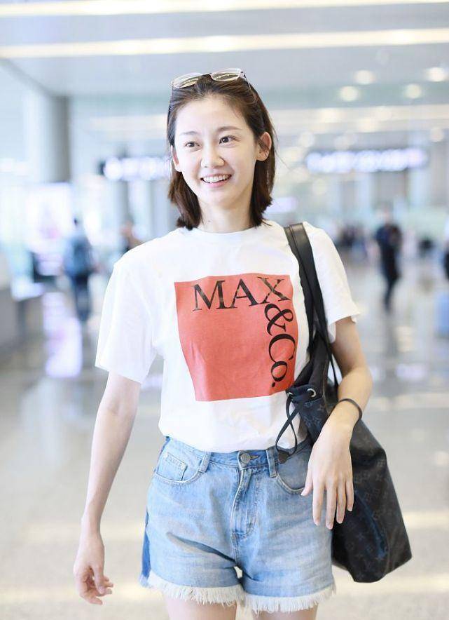 服装|苗苗的颜值是真的高，明明穿的衣服都很普通，不化妆也很有明星范