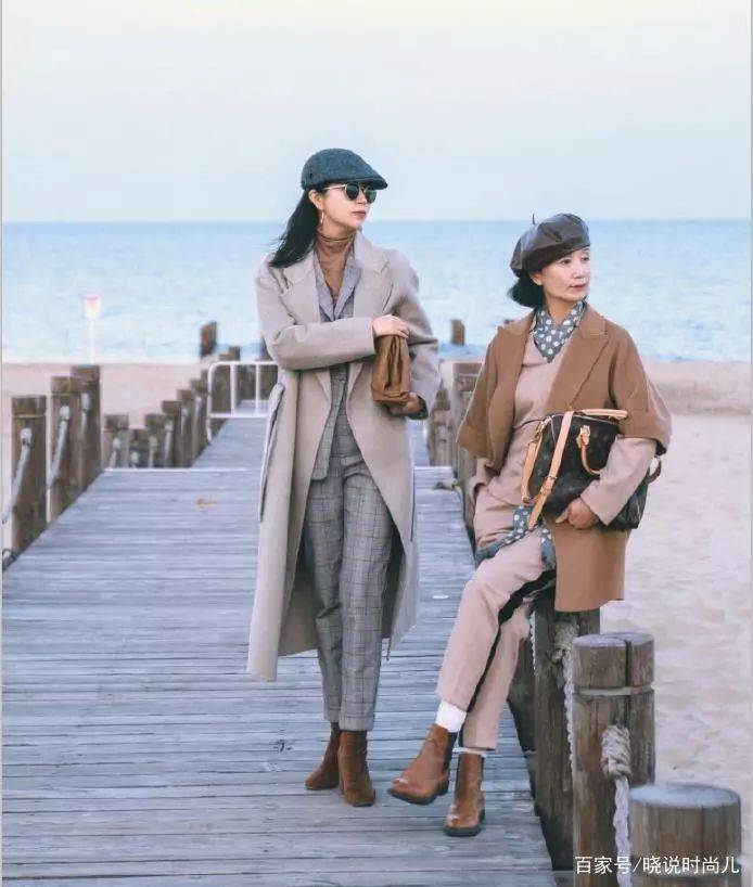 大衣|这对“神仙母女”的大衣搭配太美,50岁妈妈初冬照着穿,气质爆棚