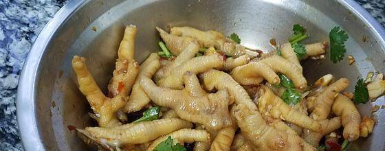 香菜|凉拌鸡爪的简单做法，又香又好吃的一道家常菜，美味又下饭