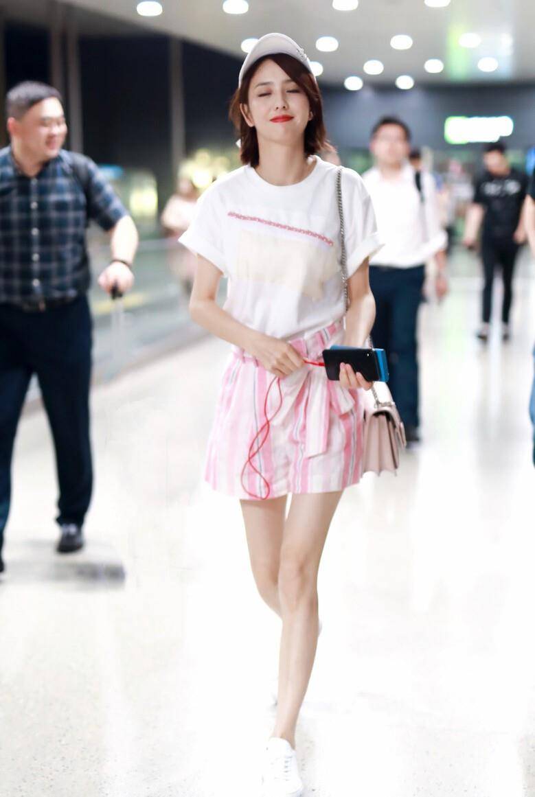 佟丽娅|佟丽娅不穿礼服,造型也很好看!这些休闲搭配像少女,时髦接地气