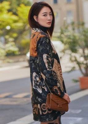 元素|70后女演员李小冉的高级搭配，撞色最拿手，纯色很仙气，魅力十足