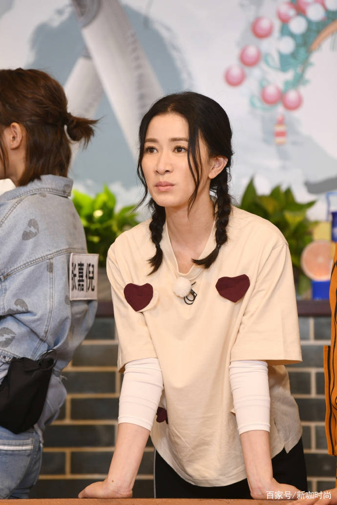 身材|76年范玮琪、75年佘诗曼，告诉我们：少女感，真不是装嫩那么简单