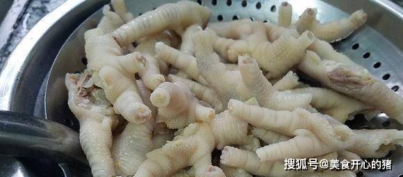 香菜|凉拌鸡爪的简单做法，又香又好吃的一道家常菜，美味又下饭