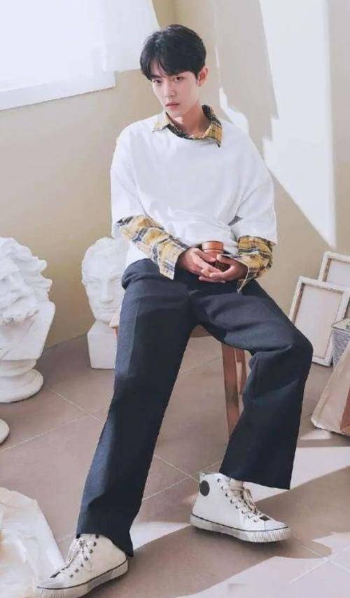 颜色|肖战私服时尚穿搭，男友力爆棚