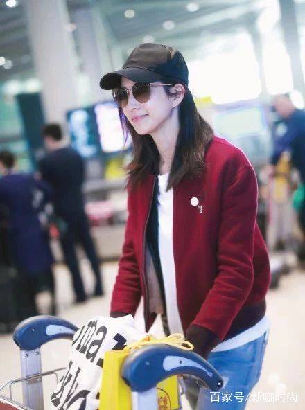 女神|素颜才是检测颜值真标准！张钧甯黑色卫衣配眼镜，气质大方出众