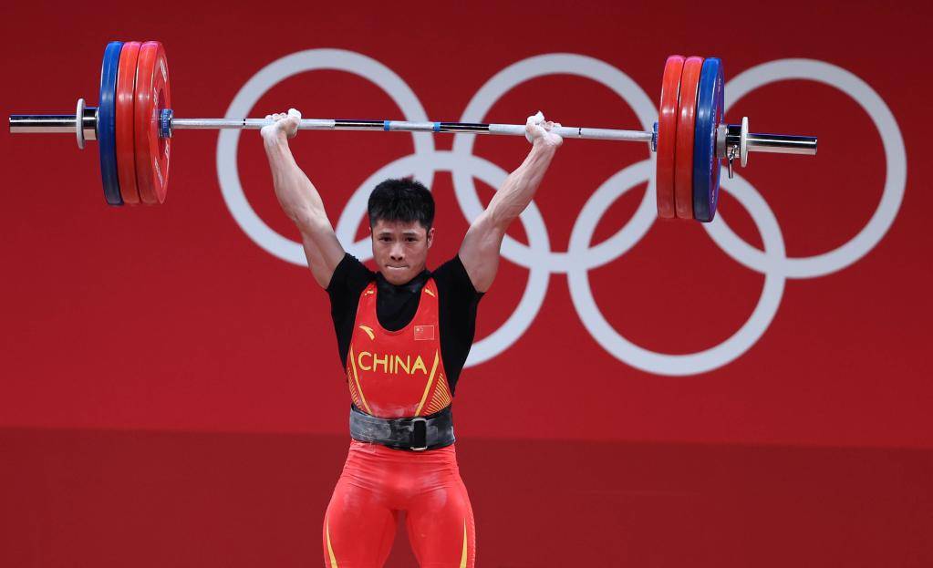 举重综合:战术与实力齐飞 中国男举表现出色取两金
