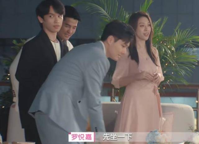 罗悦嘉|心动的信号：女四和女五晒亲密照，画风亲昵，闺蜜情太好嗑