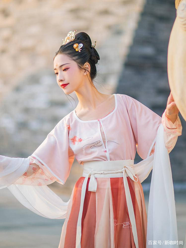 古风|此女只应天上有！佟丽娅多套民族风造型，演绎“异域女神”风情