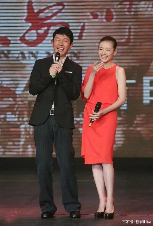 身量|董洁真讲究，穿着简洁不拖泥带水，盘发更显好气质