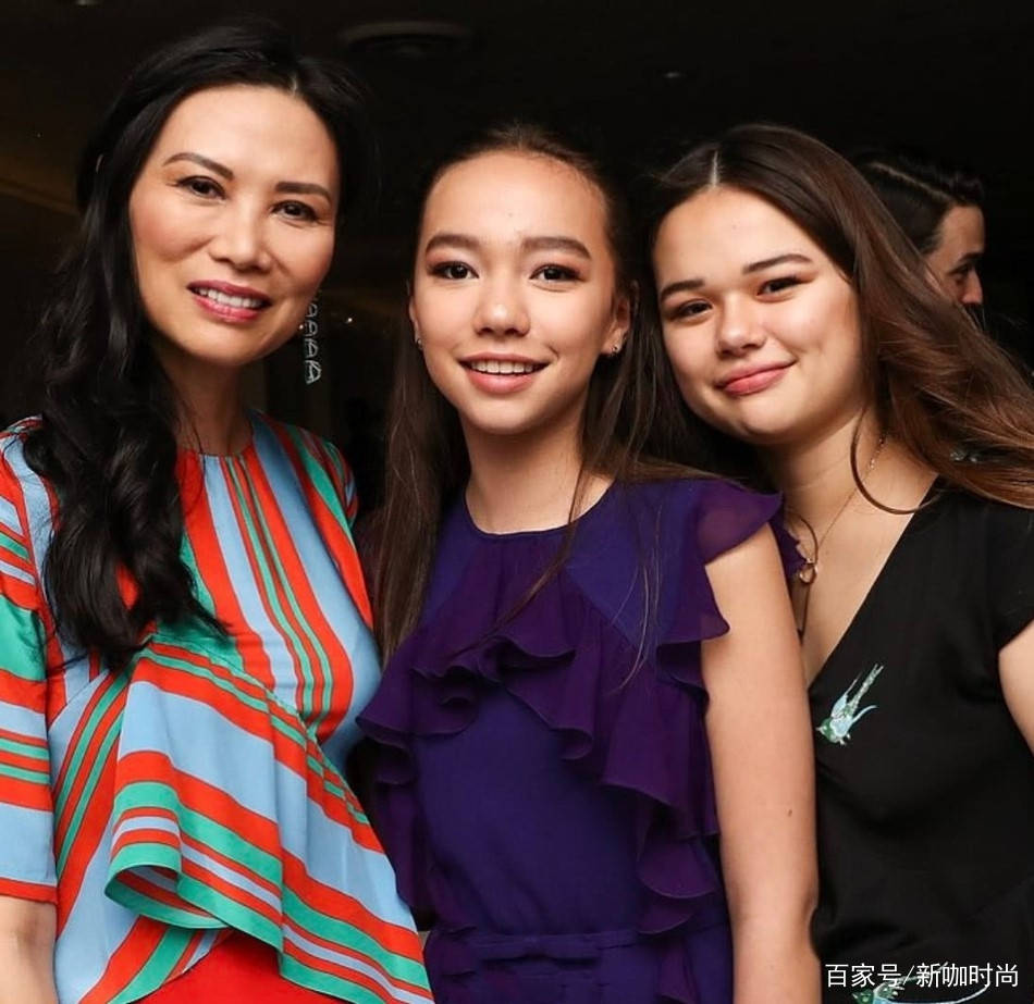 身材|富婆邓文迪18岁大女儿晒照,穿复古风泳衣身材曼妙,满屏摩登质感