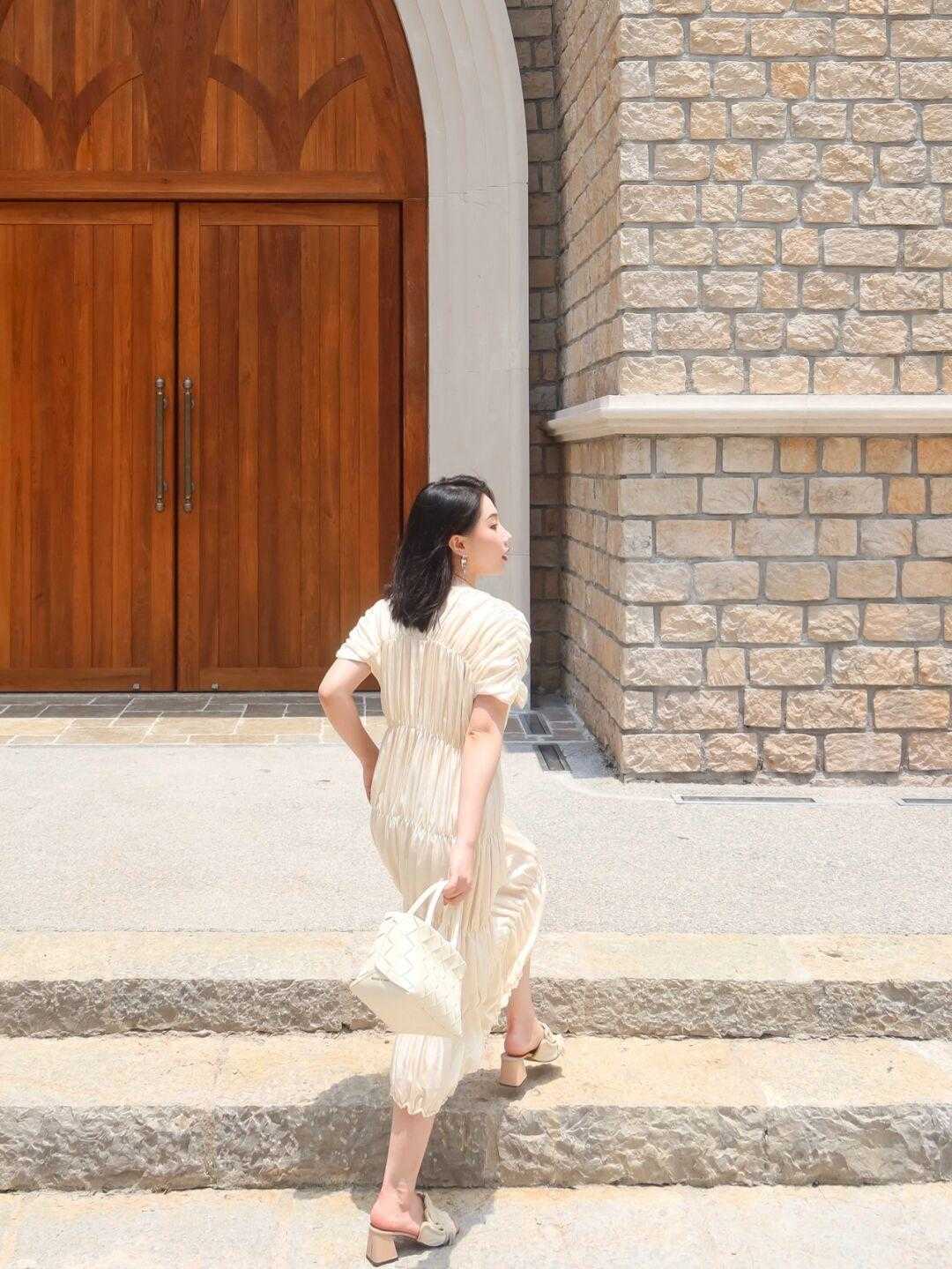 展现|今夏,女神都在这么穿,印花上衣搭配牛仔裤简约利落,美如初恋