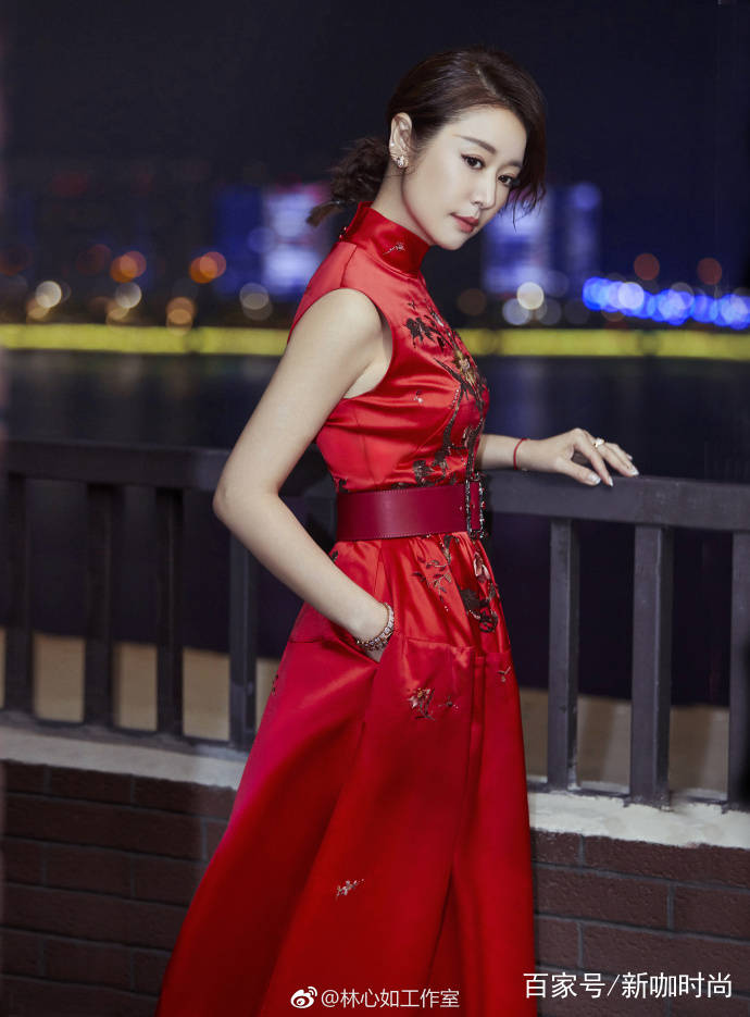 仙女|林心如近照曝光，穿一身闪亮长裙似仙女，却被摄影师坑惨！