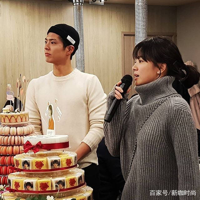 黑色|宋慧乔这次不凹造型了,为保暖穿厚羽绒服搭高领毛衣,脸还是美的