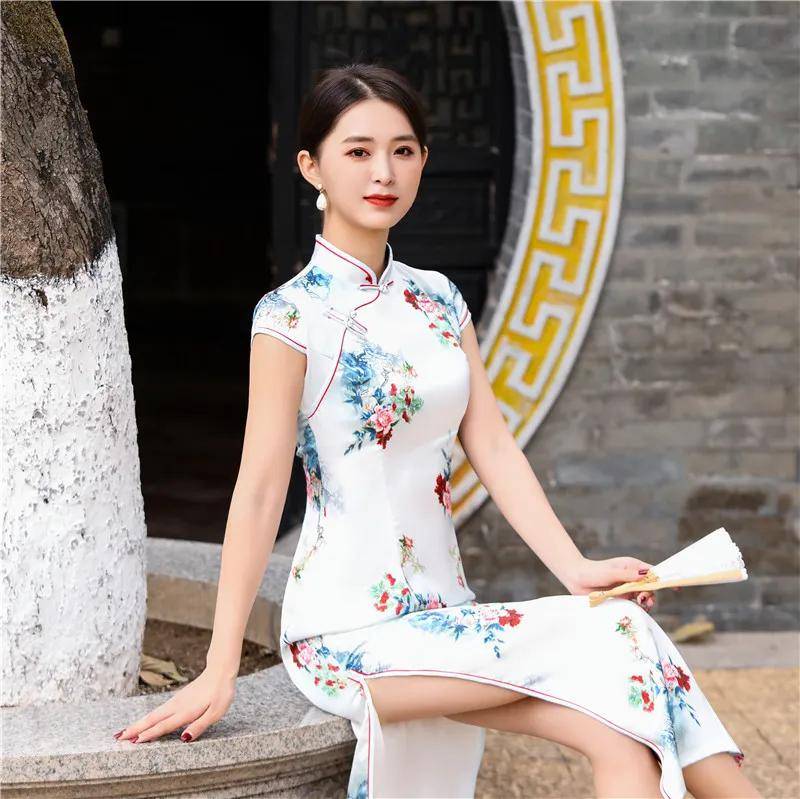 文化|在中国传统服饰中，旗袍略胜一筹，它最能展现中国女性体型之美！