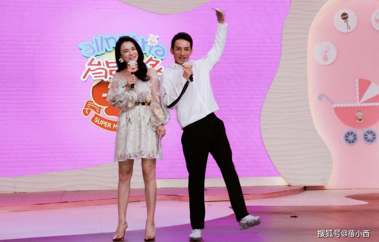 金色|冉莹颖身穿“液体裙”亮相,单肩吊带尽显好身材,看起来雍容华贵