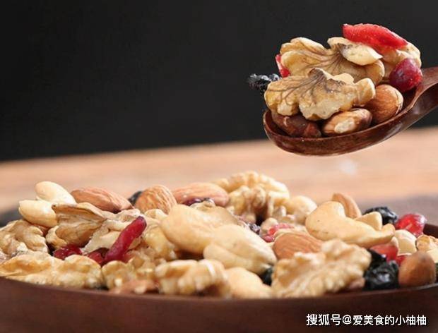 牛奶|女生总喜欢“囤”这5样零食！不是辣条和薯片，却个个好吃又不贵