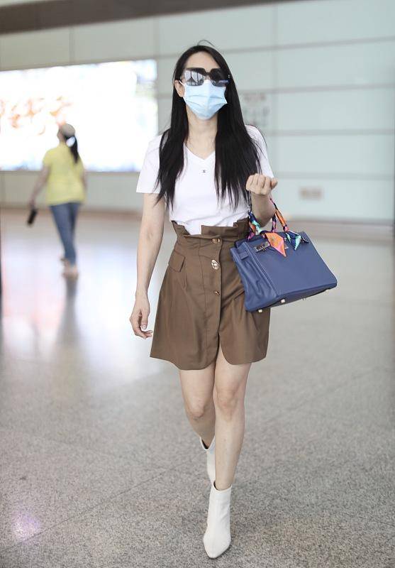 "|五十多岁依旧能"乘风破浪",伊能静唱跳皆可,依旧不服老
