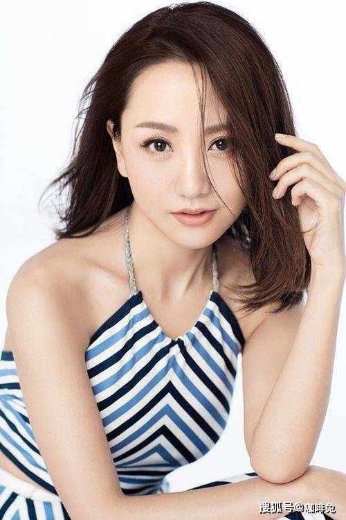 身材|40岁的杨蓉秀时尚，大胆尝试“慵懒风”，简直不要太迷人了