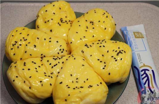 进行|马上过年了，教你电饭锅早餐面包做法，年货送礼有着落了