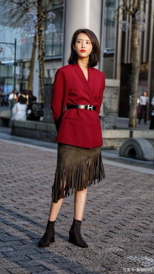 衍生|都年初五了还穿大红色？尝试这几种“衍生色”，避免单调更显高级