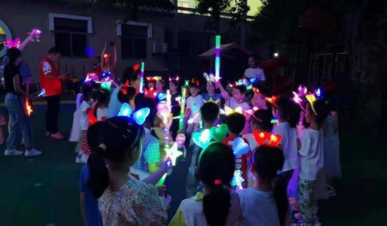 活动|幼儿园开轰趴！“今夜不回家，解放爸和妈”，父母：这幼儿园真好