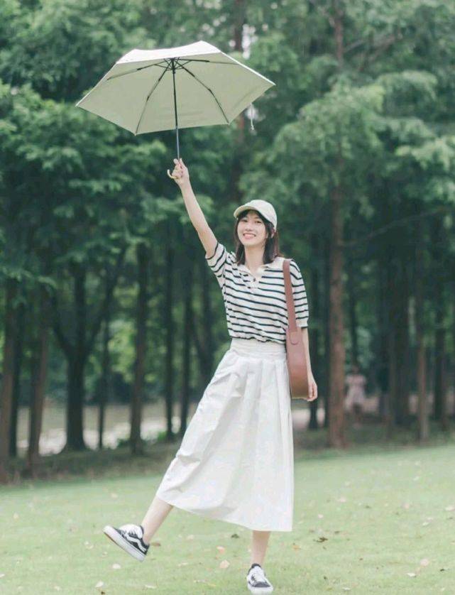 服装|极简的穿搭风格看似随意,却不经意间透露着高级,温柔又有气质