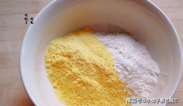 奶香玉米饼|早餐必学！不放水不放油，连和面都省了，松软香甜，比华夫饼还香