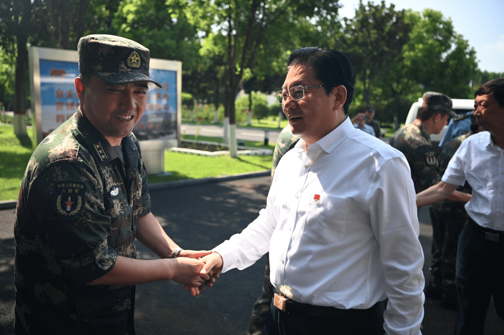 直播南阳讯(记者陈琰炜 王鸿洋)7月26日,在八一建军节即将到来之际