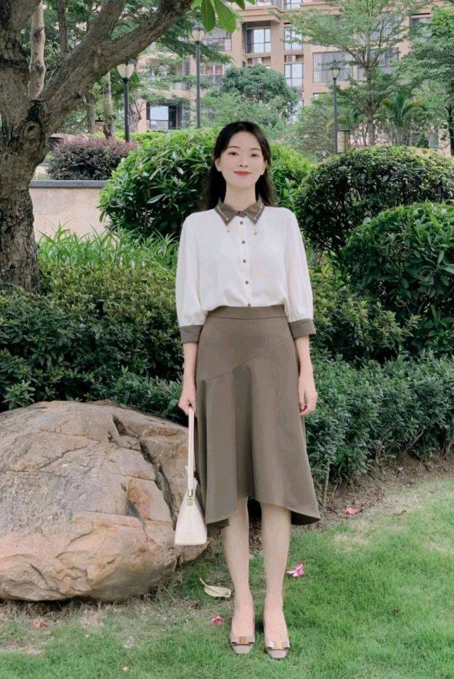 服装|极简的穿搭风格看似随意,却不经意间透露着高级,温柔又有气质