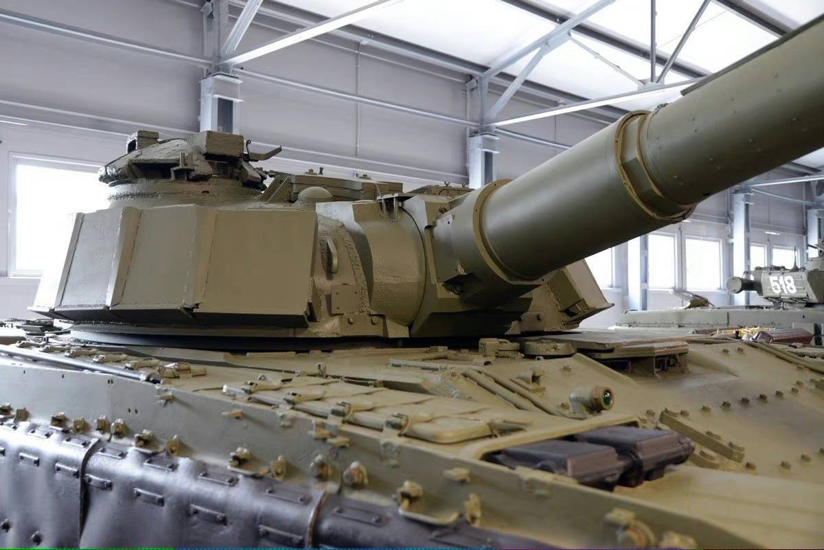 俄罗斯坦克火力的巅峰，152mm火炮无坚不摧，过于先进成为绝唱